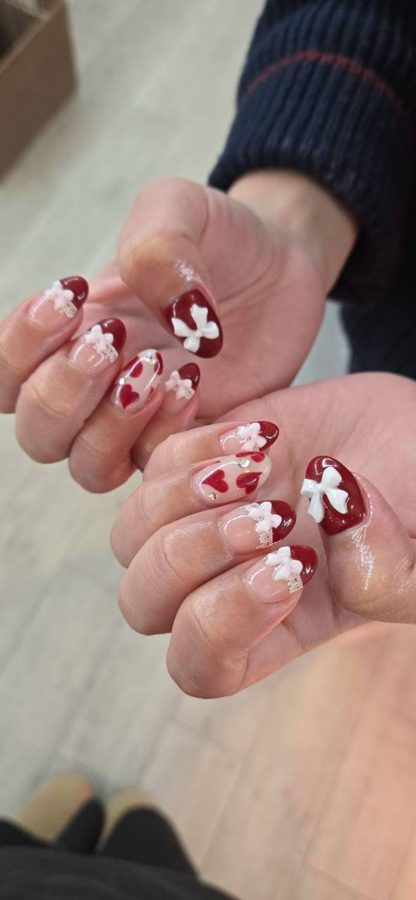 施工実例：赤×白花のネイル