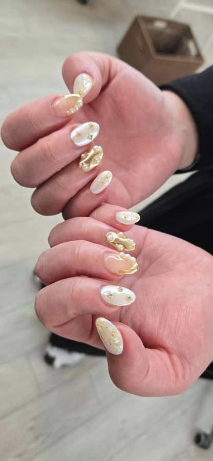 施工実例：ゴールド×シェルのネイル