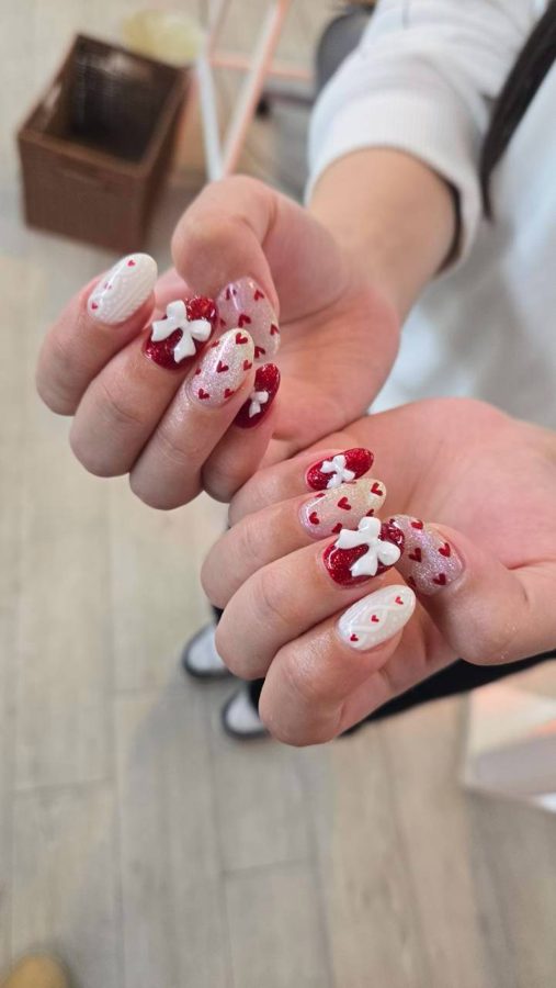 施工実例：赤リボン×花のネイル